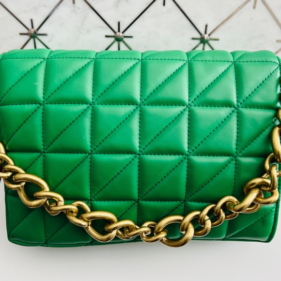 ZARA (SOLD OUT) QUILTED CHAIN BAG - Picture 1 of 12